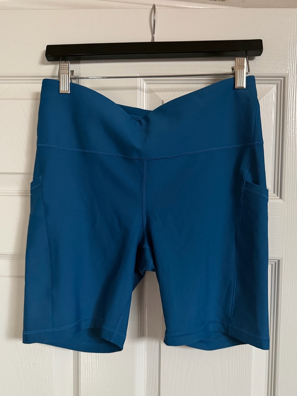 NWOT Athleta Interval Stash 7" Shorts Bike Pockets Sz LG Dark Lapis Blue NEW